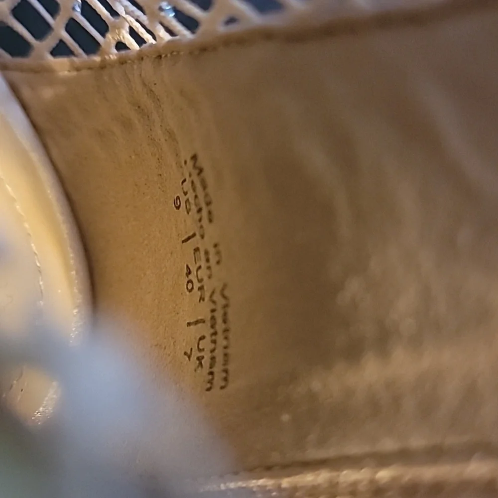 Heels--like new/small mark